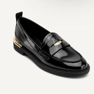 BRAND NEW* DKNY Raeya-Penny loafer